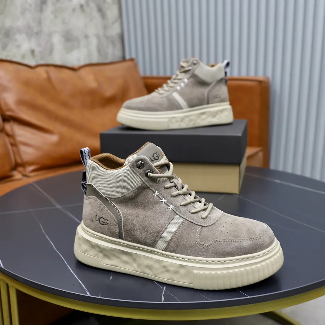 Ex-factory price: 620💰Thick wool imported from Australia Brand: UGG genuine purchase Size: 39-44 Grade: Official website 1:1 Material: First layer of genuine leather waterproof and antifreeze upper Real wool lining Original non-slip soft wear-resistant outsole Style category: Men's casual shoes Trendy style Comfortable on the feet Color: Official website color synchronization